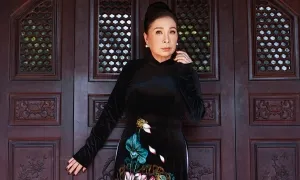 Kim Xuân làm mẫu áo dài