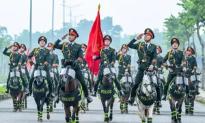 Đoàn kỵ binh tập luyện để 'đều tăm tắp, 10 người như một'